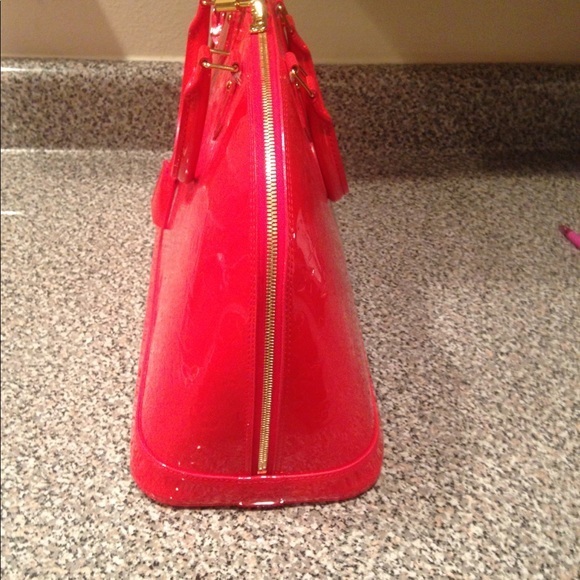 Louis Vuitton - Picture 3 of 4